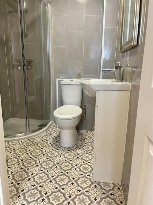 Stylish & Spacious 2 Storey, 3 Bed Apartment Gravesend Exterior foto